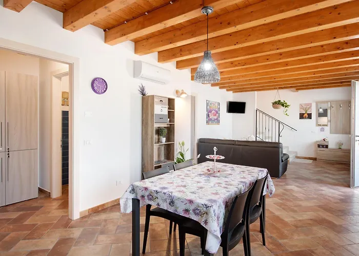 Apartamento Casale La Coccinella Lavanda Caprino Veronese